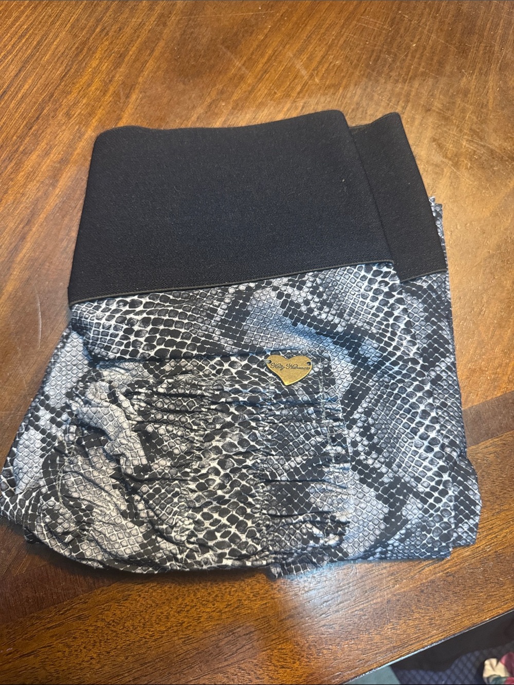 Cute Booty Lounge Black & Gray Snake Print Leggings